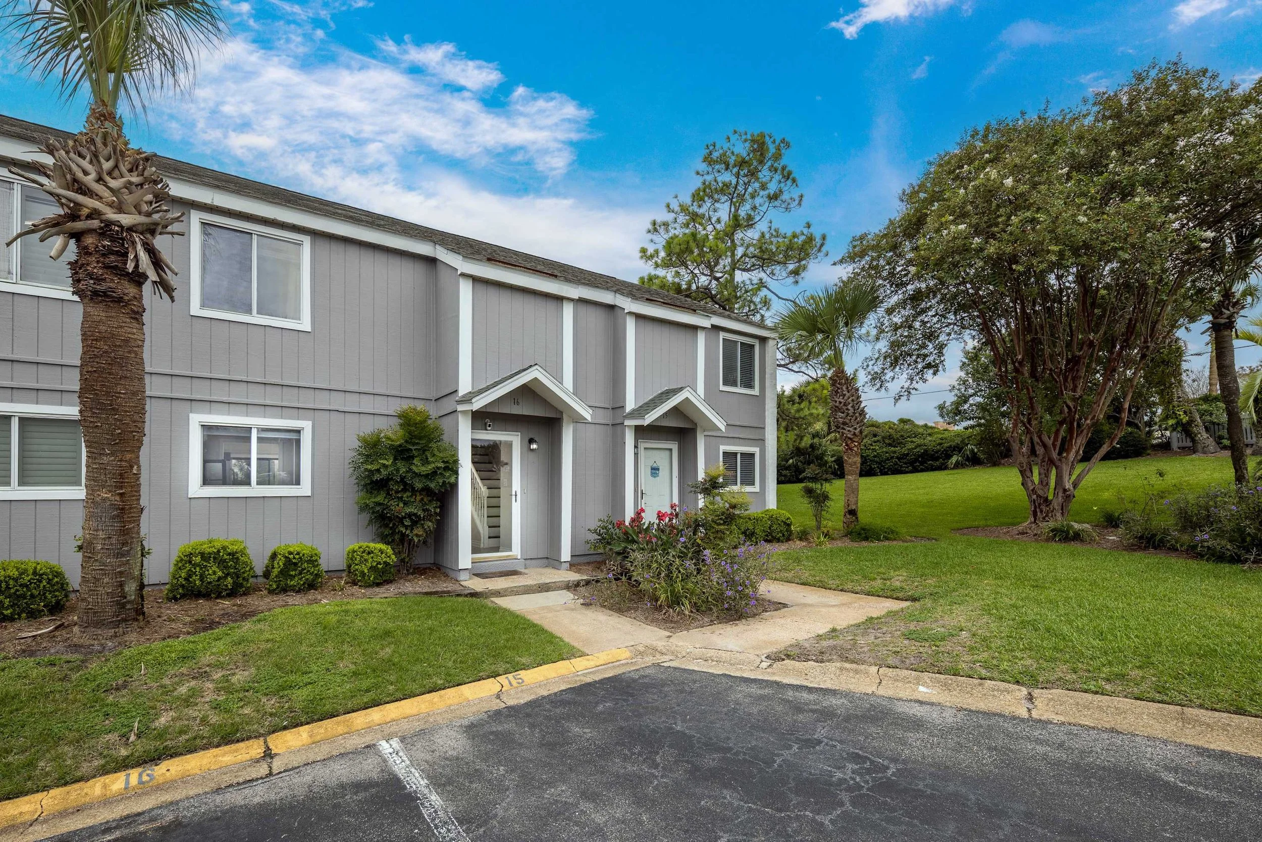 South Bay 16/ Pet Friendly/Short Walk to beach- 8 Guests max.