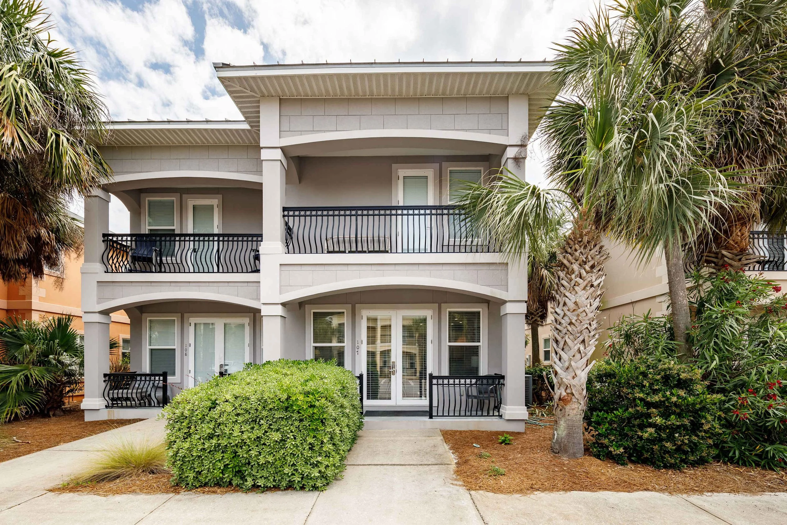 3BR 3BA Miramar Villas 107/ Short walk to beach (cb) *starting at $250 per night