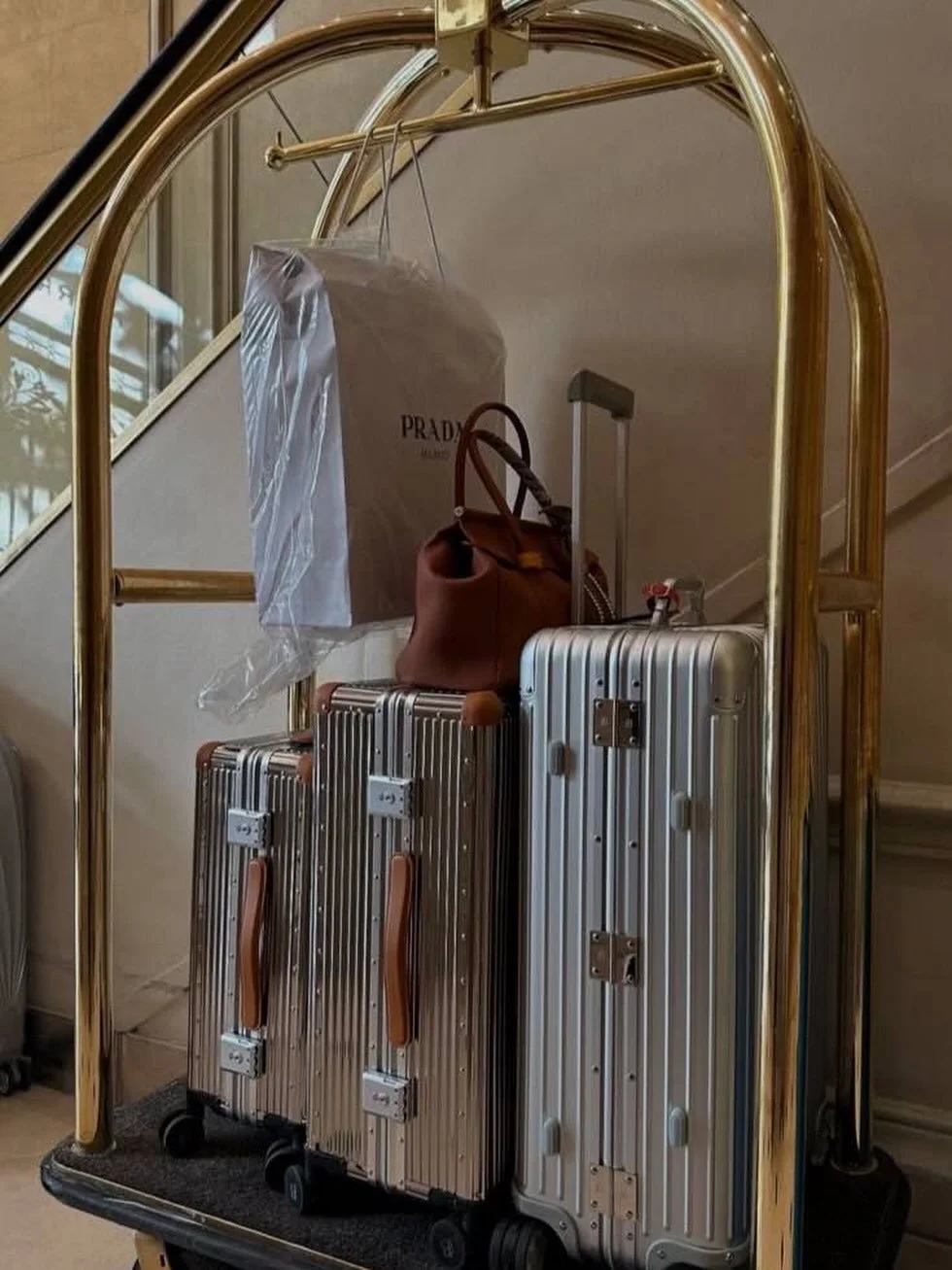 Where are your summer travel plans taking you? Let Skyline help you every step of the way, so all you have to do is sit back, relax, and enjoy the journey ✈️