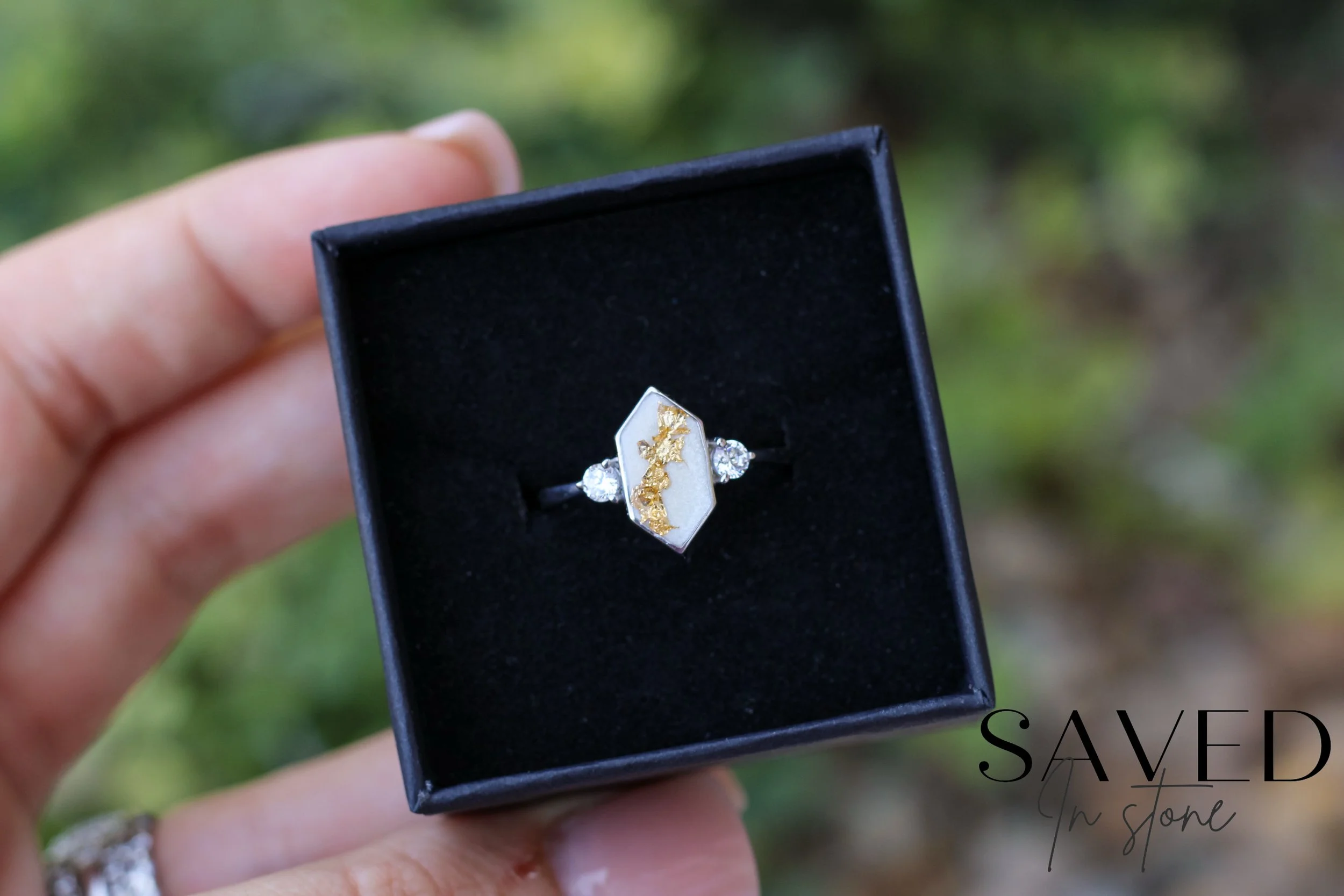 BREASTMILK & PEARL STONE PIGMENT WITH GOLD FLAKES