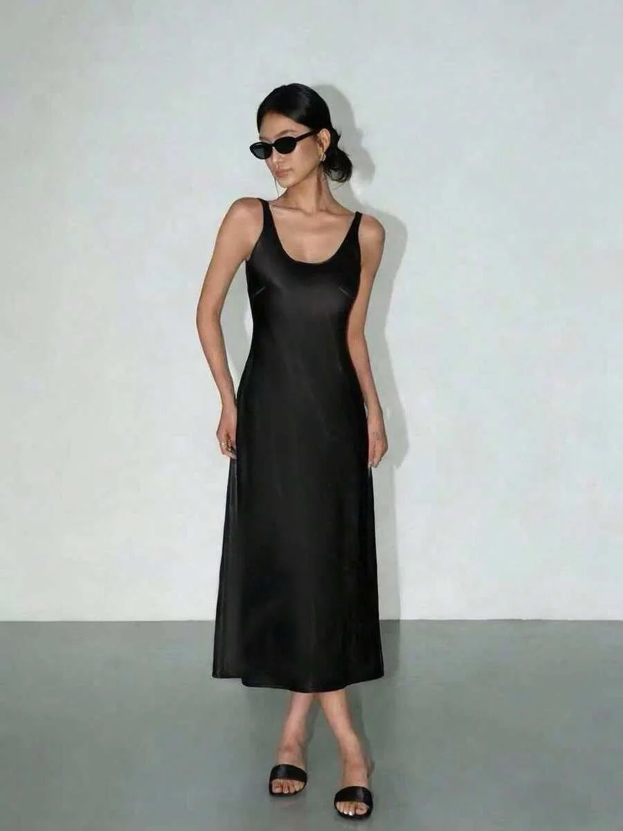 439765844_Black_2.jpeg