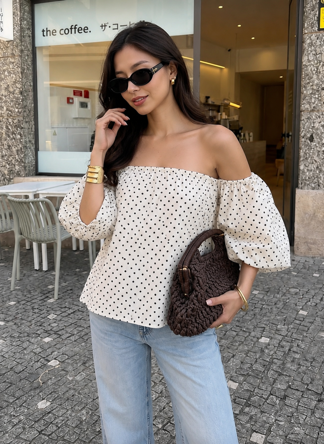 Chic café style on the sidewalk.png
