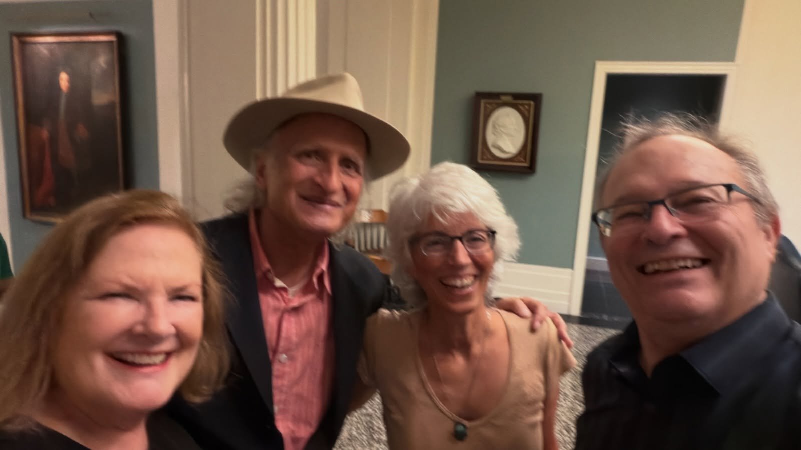 Great night at the @YaleClub performing standards with our good friend and exemplary guitarist Van Manakas 🥰 with @sarahpillowwagnon @animamotrix and Ellen Iovino.