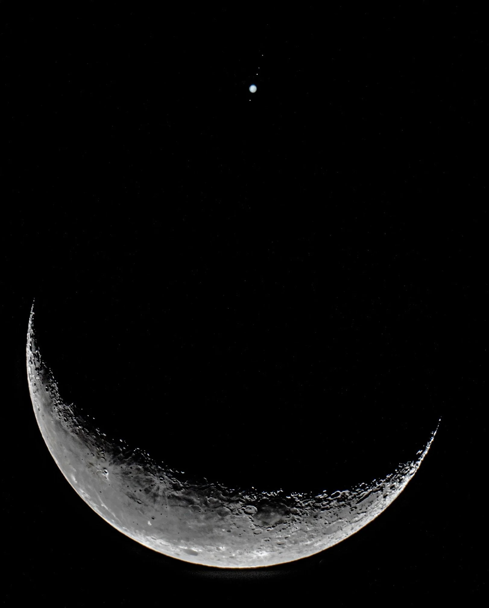 The Moon crossed the path of Jupiter early this morning, quite sight!