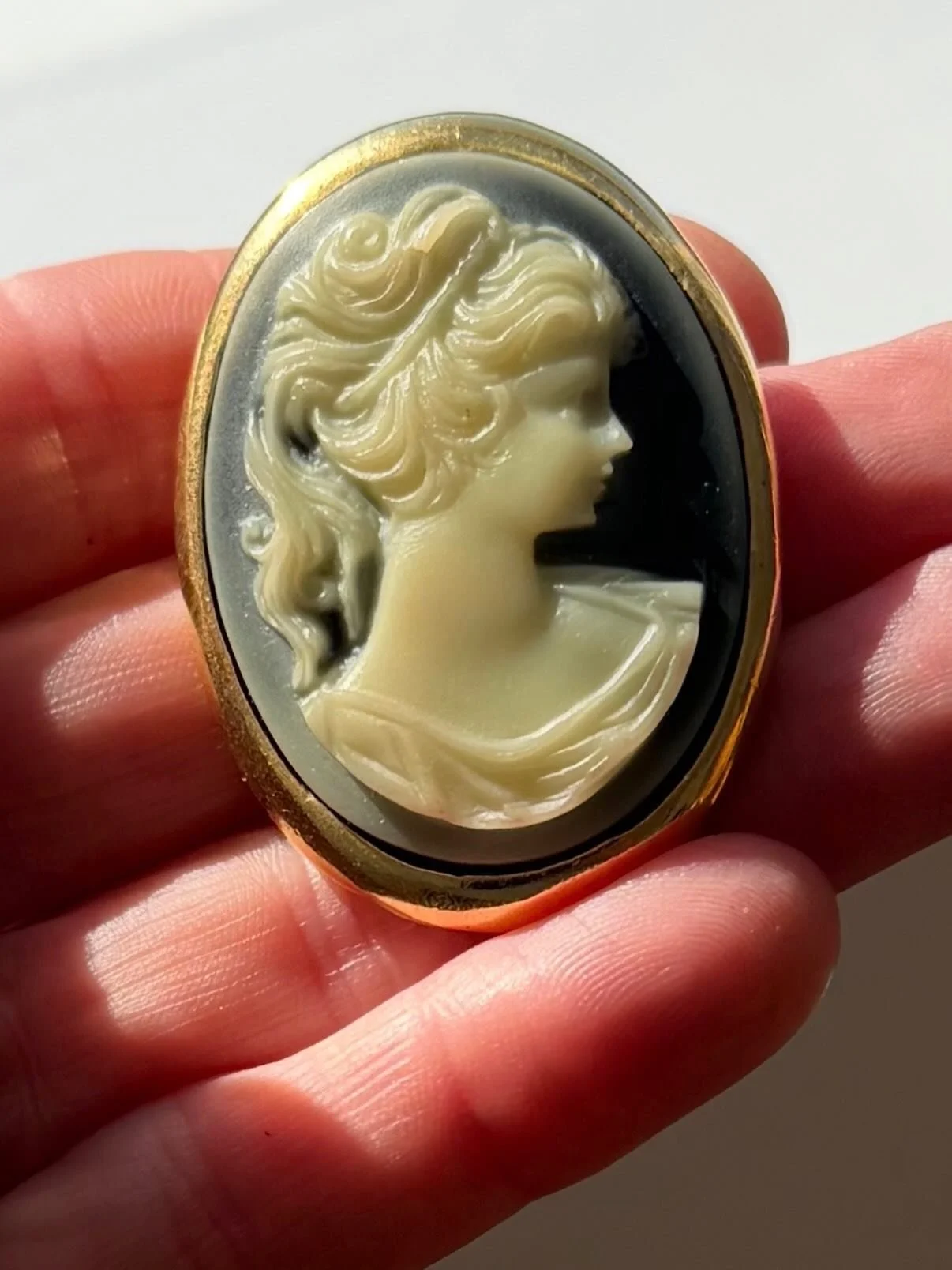 A Mother&rsquo;s Day gift I will treasure forever.
This beautiful cameo was left to my daughter-in-law by her grandmother in Japan, and this year she entrusted it to me 🤍

There were others&hellip; but for me, it was love at first sight. I completel