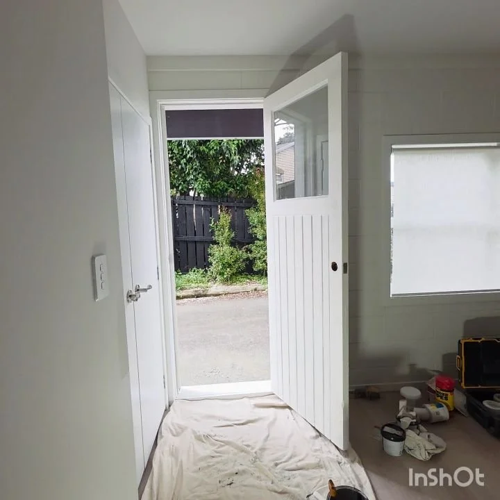 High-gloss black done right 🖤✨

Doors like this don&rsquo;t forgive shortcuts &mdash; it&rsquo;s all in the prep, technique, and patience.

Looking for reliable painters in Auckland?
✔️ Quality finishes
✔️ Attention to detail
✔️ Professional, tidy w