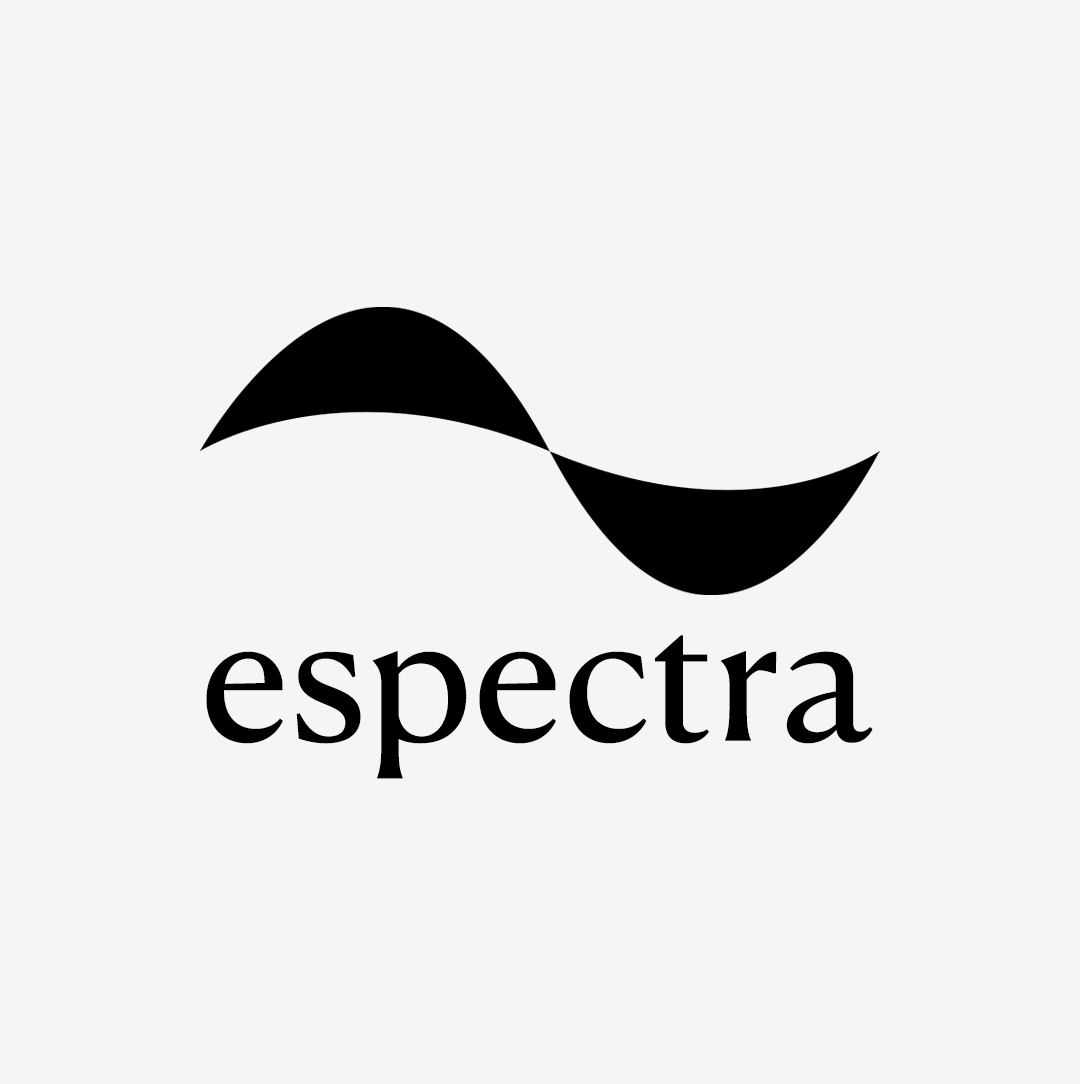 Logotipo en negro y blanco con un símbolo abstracto curvado y la palabra 'espectra' debajo.