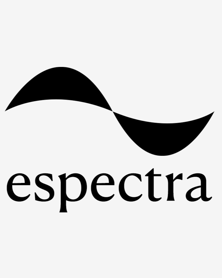 Logotipo en blanco y negro con una forma curva y la palabra "Espectra" debajo.