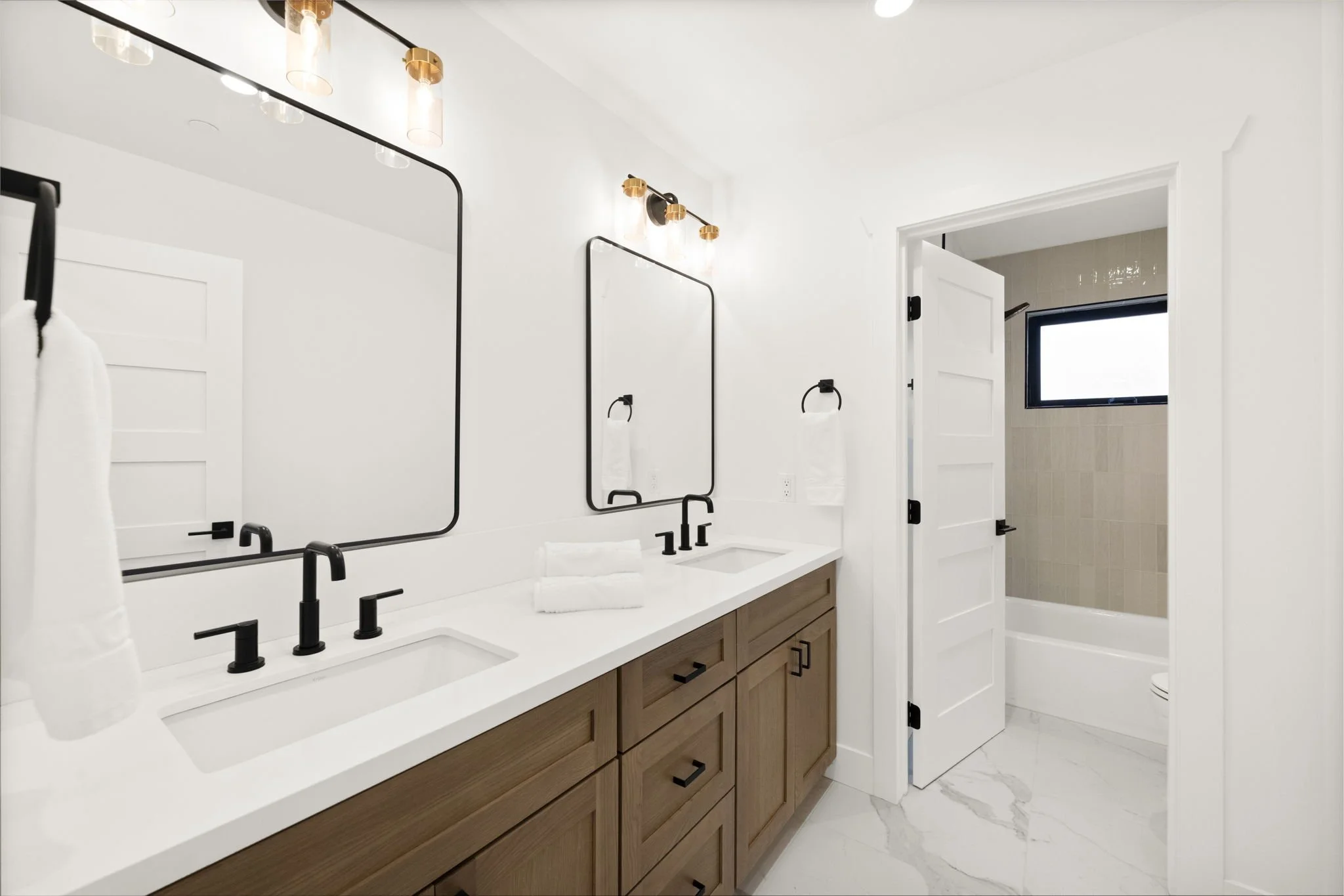 38-web-or-mls-40-3675 Paul Jones Ave.jpg