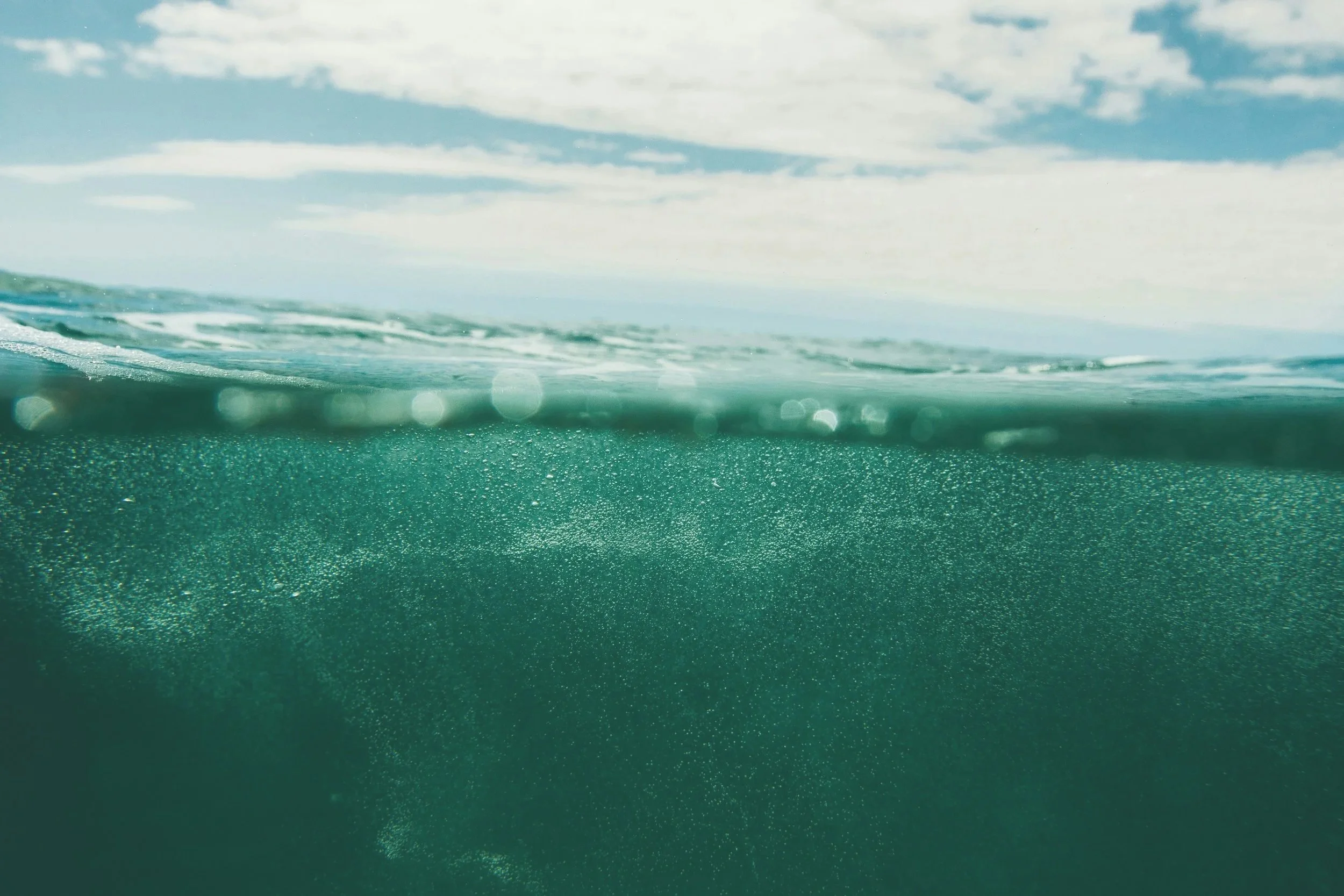 Calm ocean wave representing the natural rhythm of healing and nervous system balance at Rhythm Health & Performance in Santa Cruz