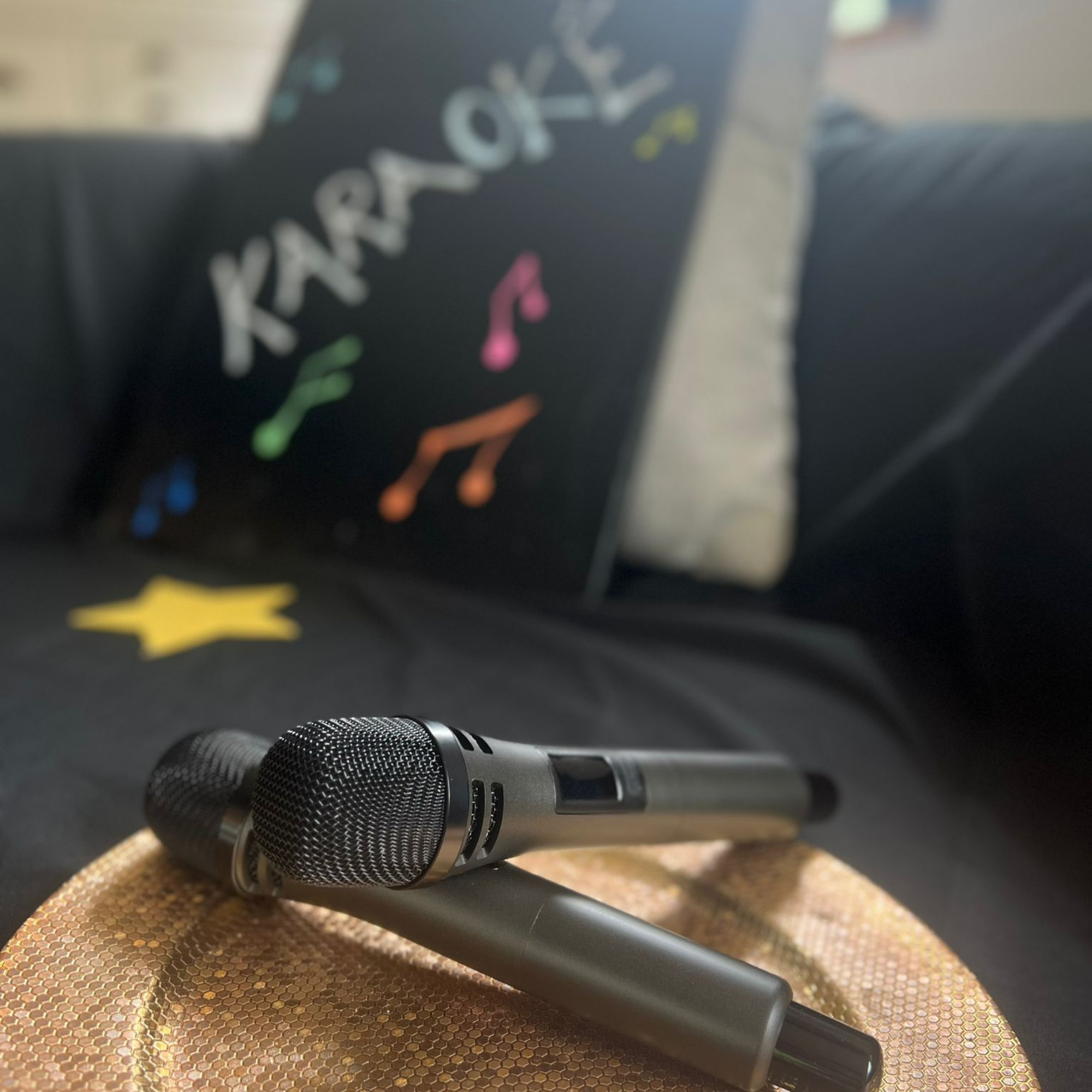 connect-event-location-CE0071-star-box- karaoke-micro.png