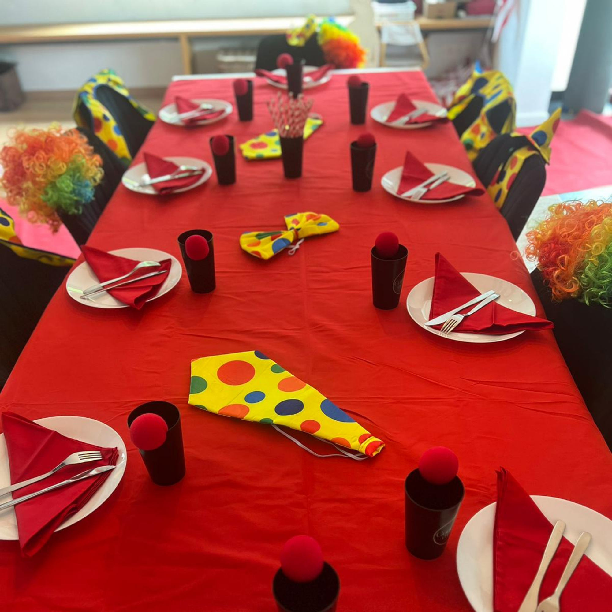 connect-event-location-CE0072-circus-box-table.png