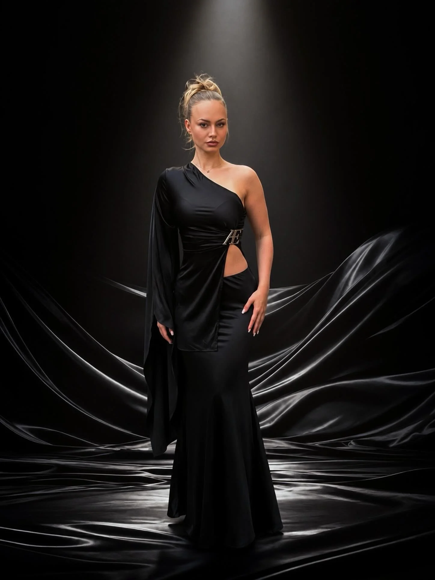 @mirte.mve wearing our Obsidian gown 🖤✨