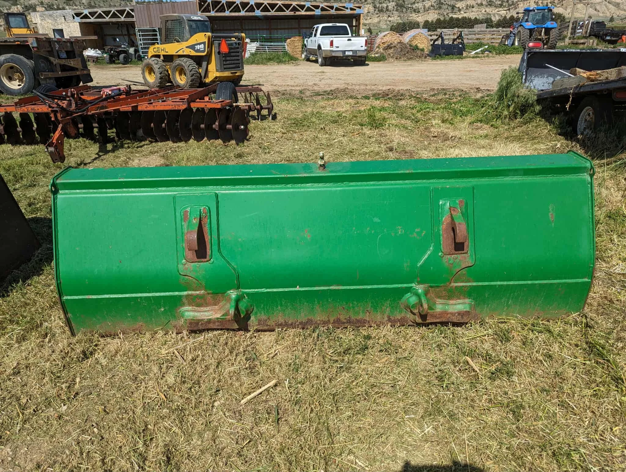 John_Deere_Bucket_Rear.jpeg