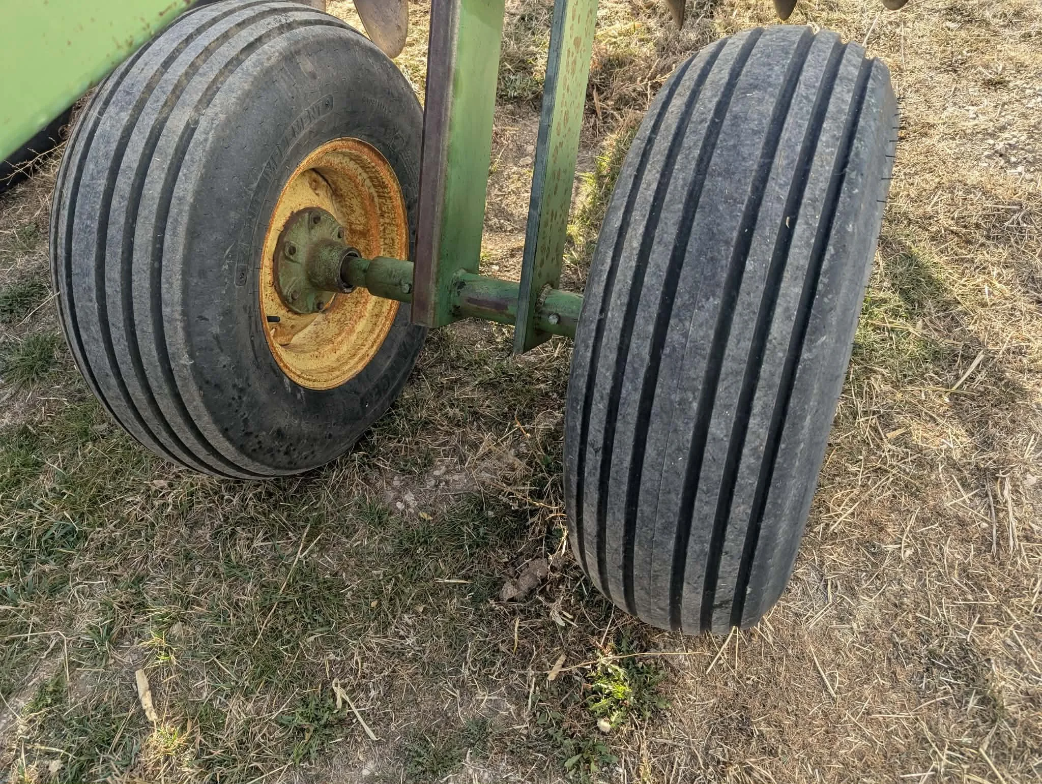 John_Deere_230_Wheels_LH.jpeg
