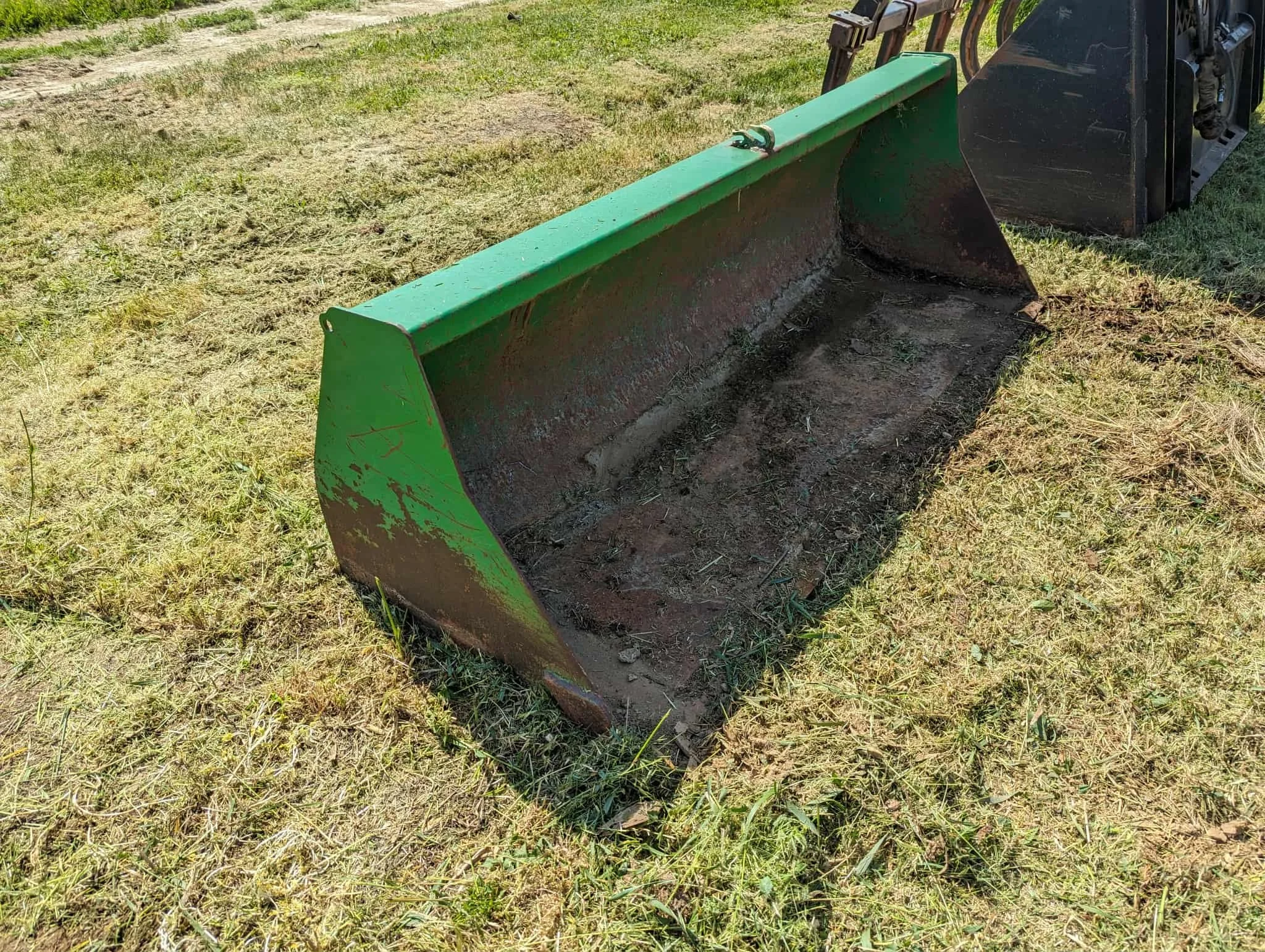 John_Deere_Bucket_Front_RH.jpeg