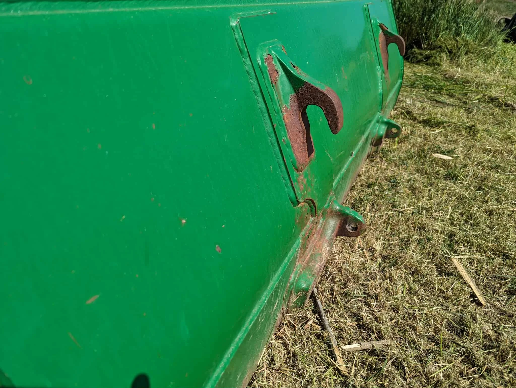 John_Deere_Bucket_Mount.jpeg