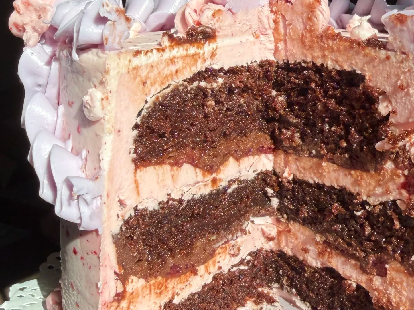 Dark Chocolate Raspberry:
fudgey dark chocolate sponge, dark chocolate ganache, raspberry compote, raspberry swiss meringue buttercream