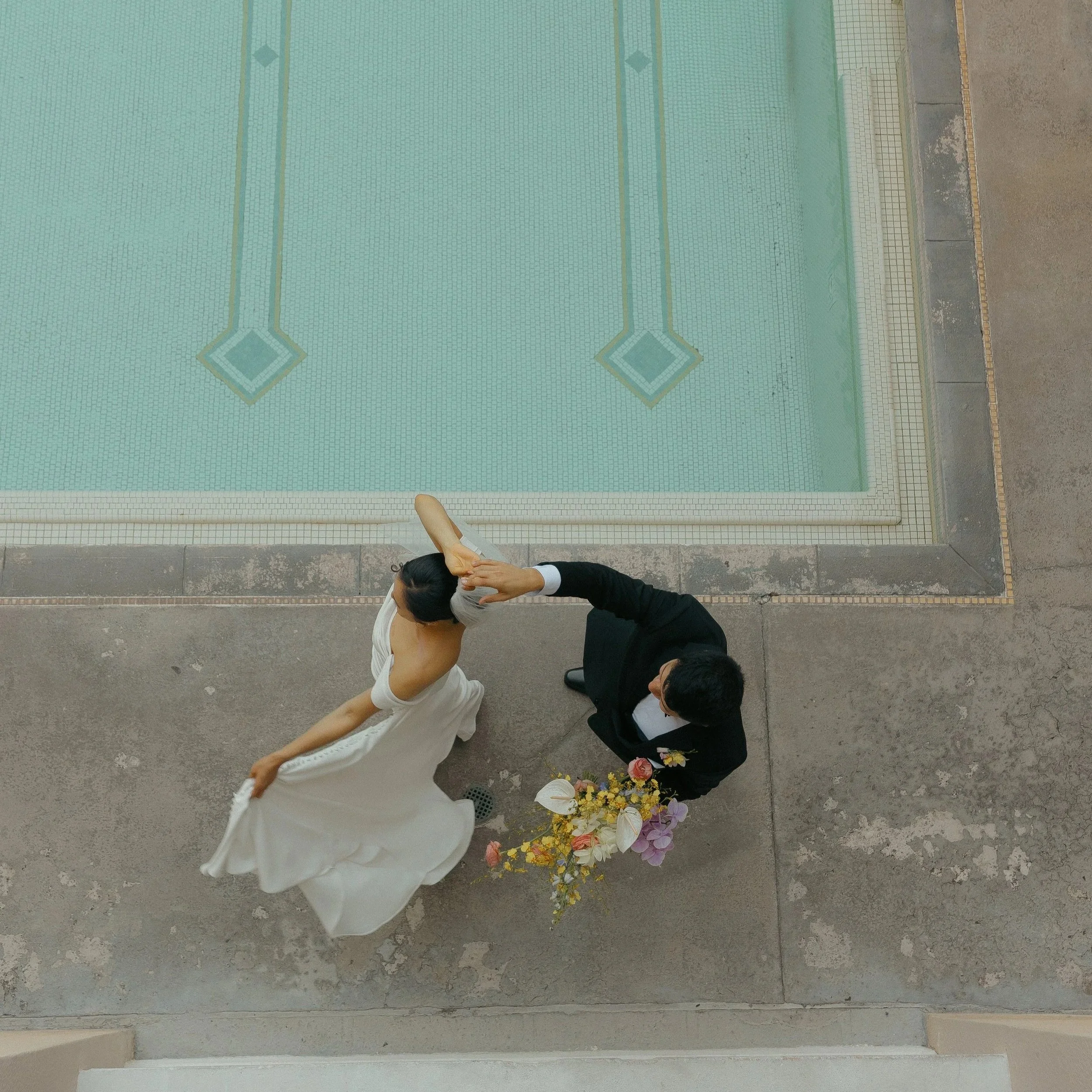 Microwedding vs. Elopement: What's Actually the Difference? (And Which One Is So You?)