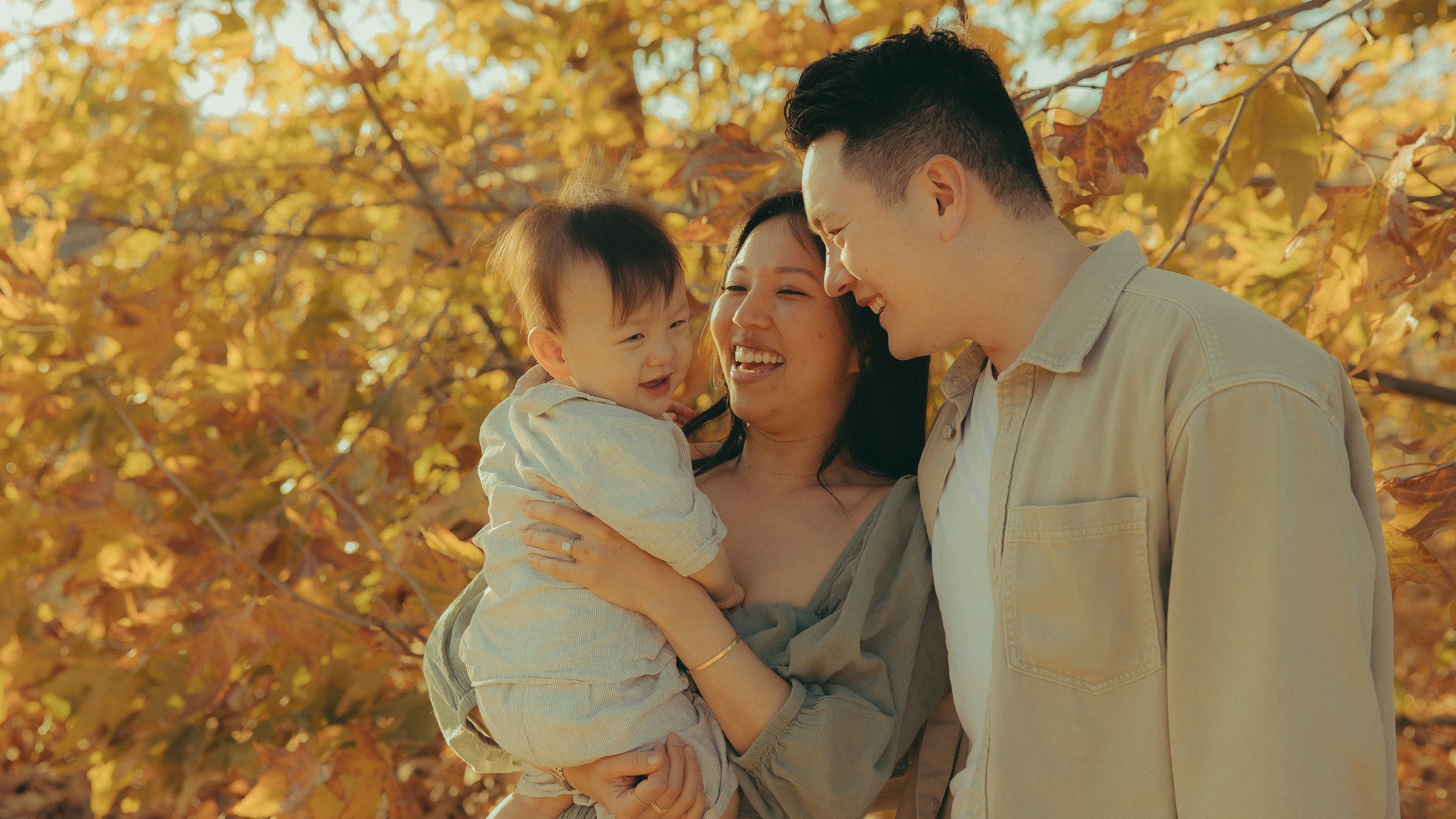 Oahu fall family photography with autumn foliage