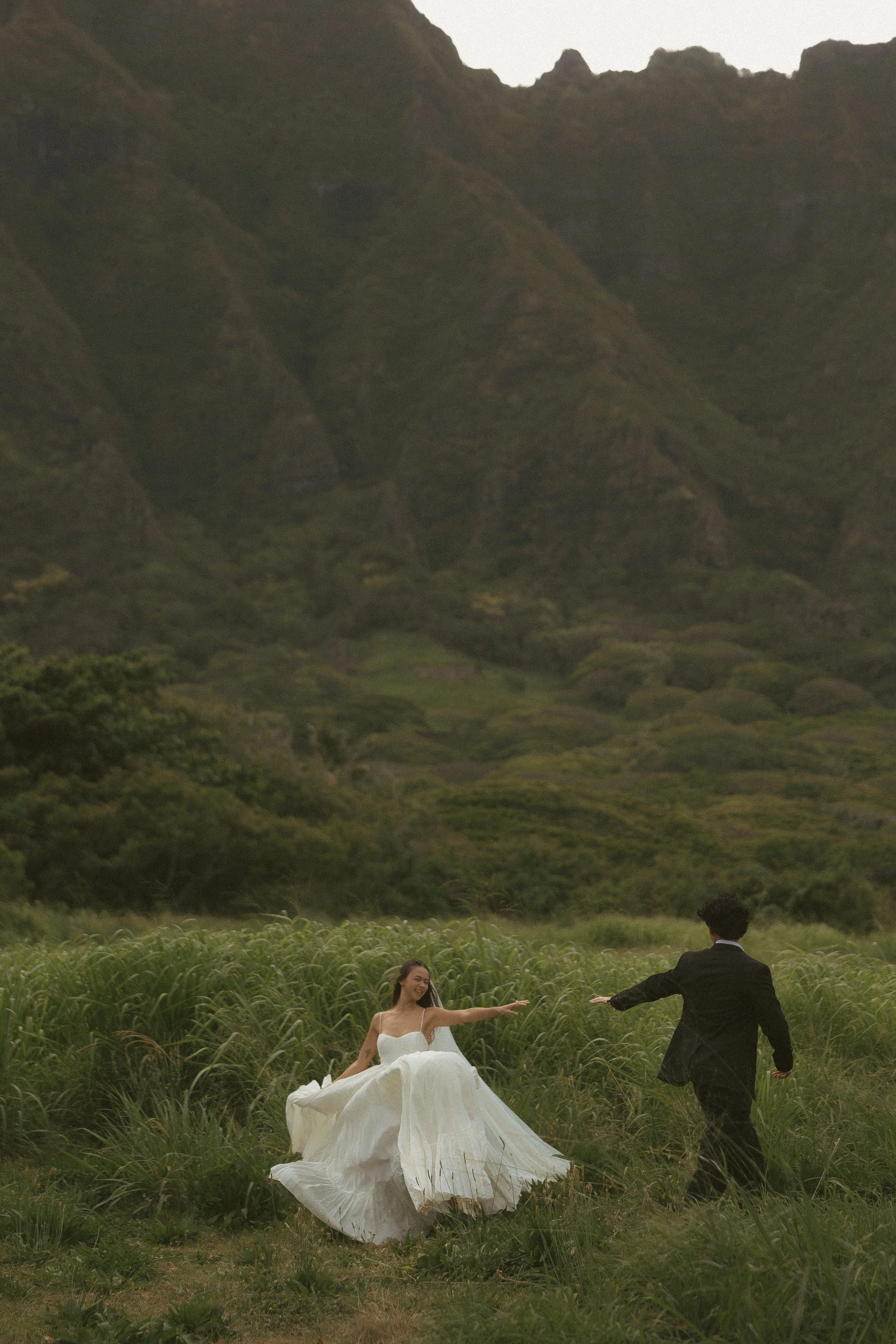 couple elopement photography at kualoa ranch oahu