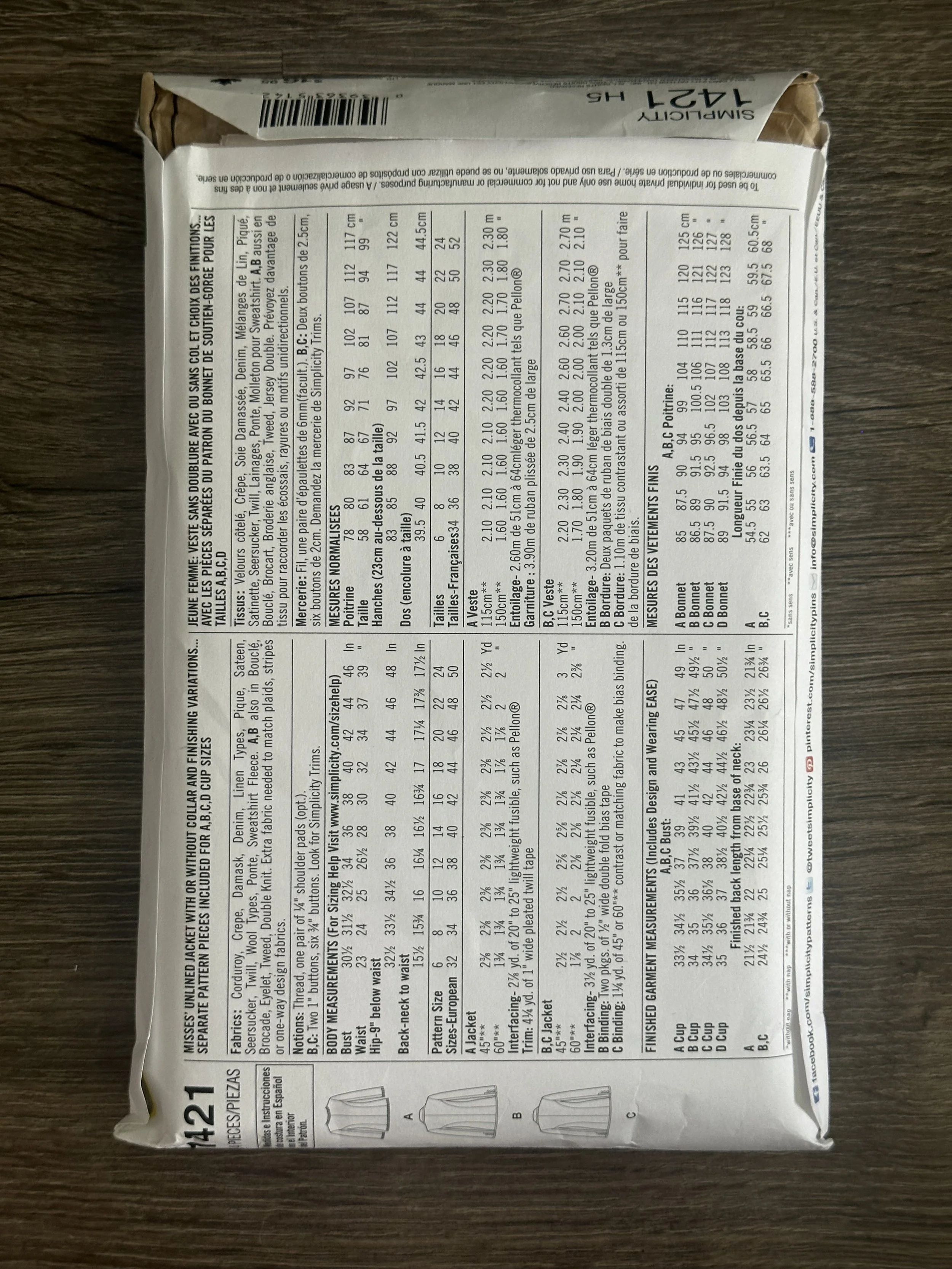 Simplicity 1421.jpg