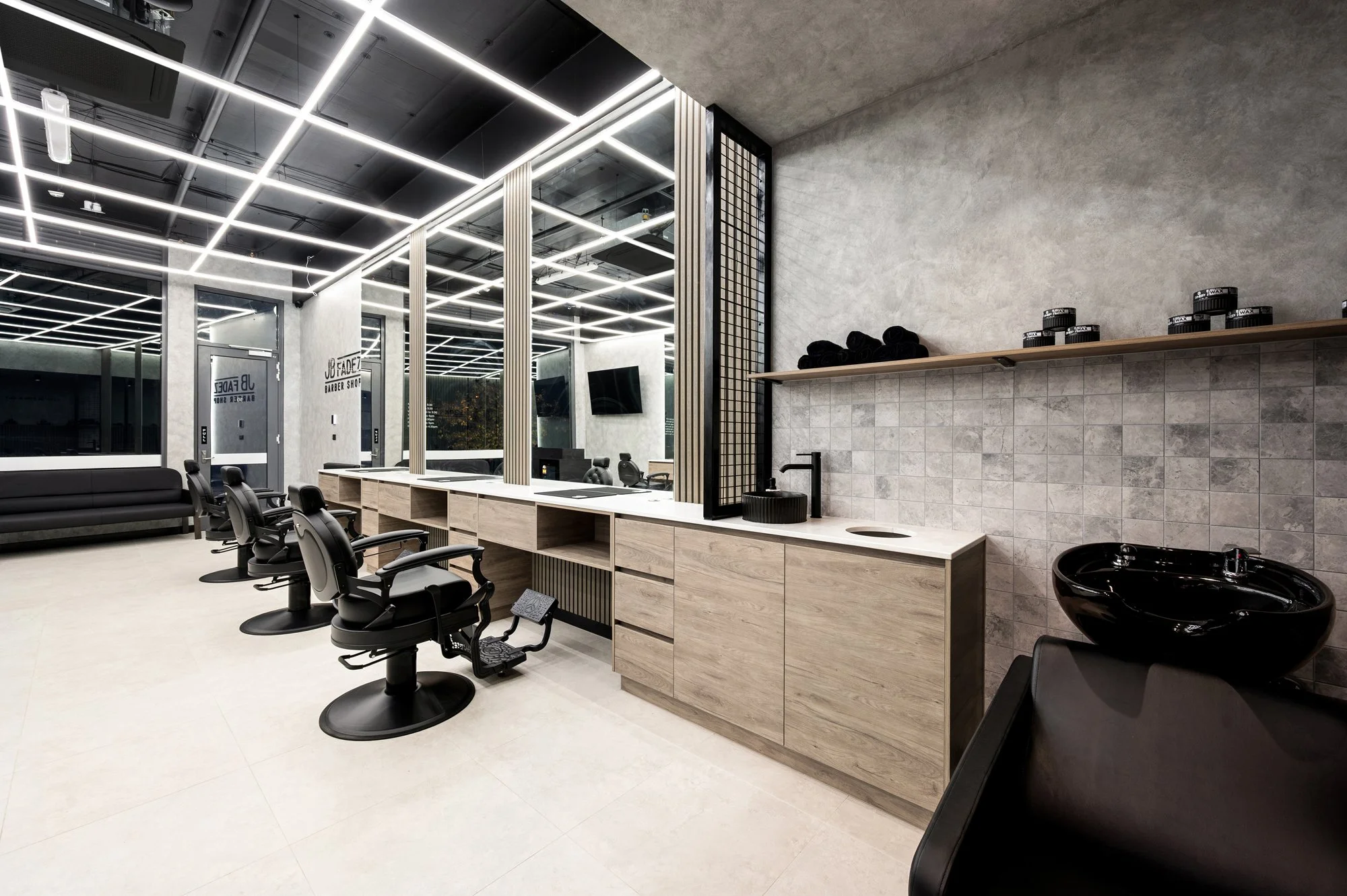 R1_06_JBBarbers(O).jpg