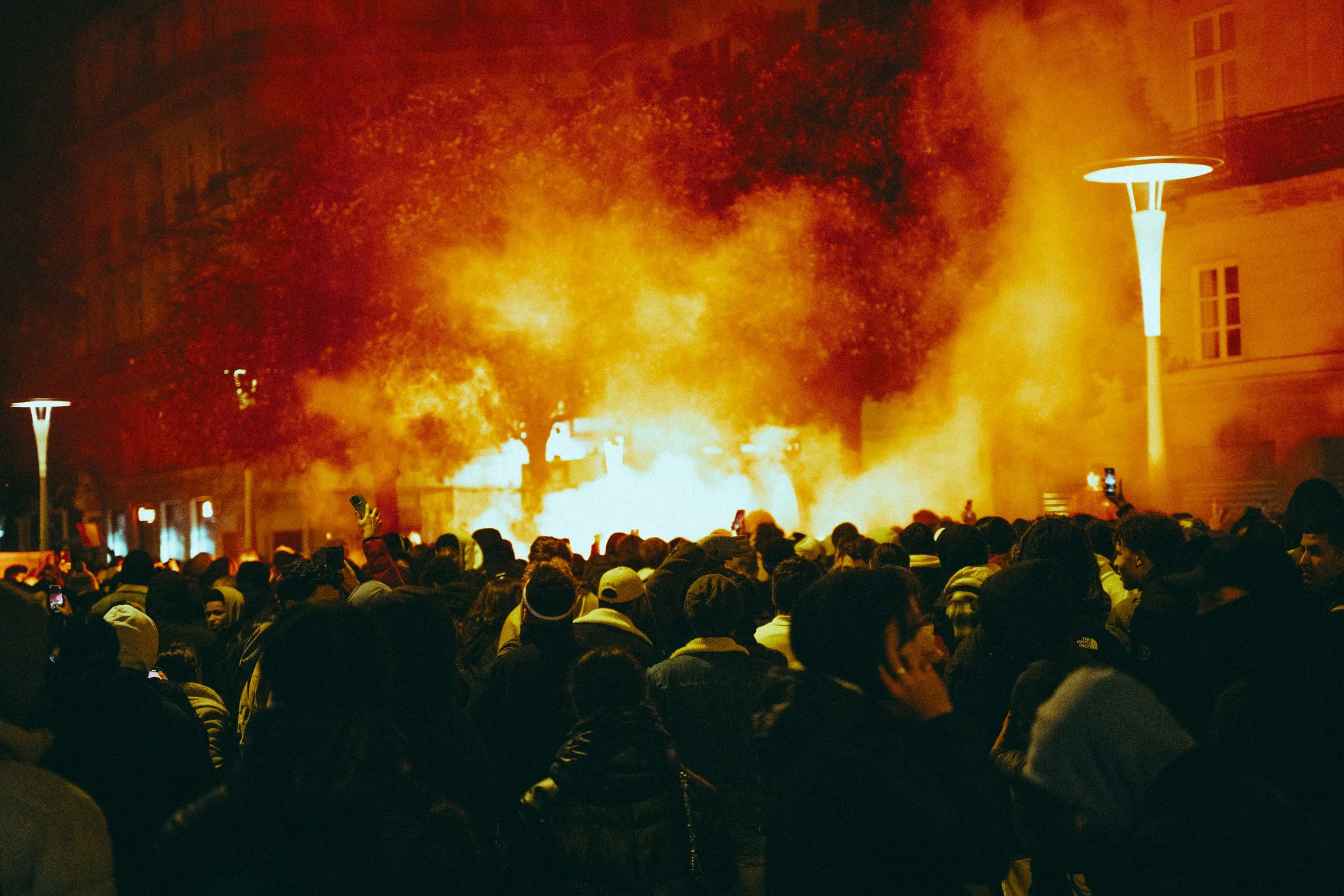 RÉVOLTE OU RÉVOLUTION?