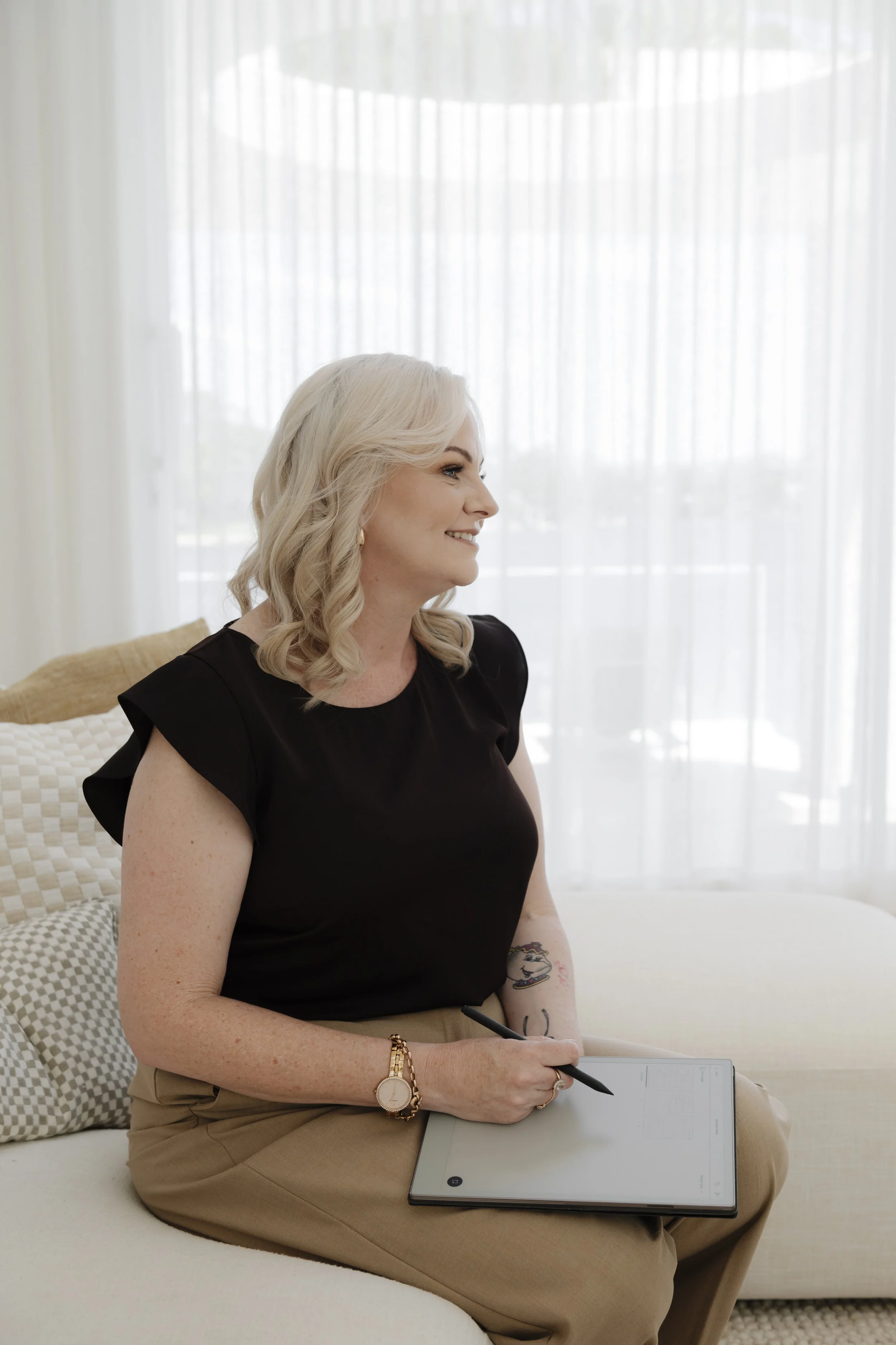 psychologist in Brisbane listening to a patient