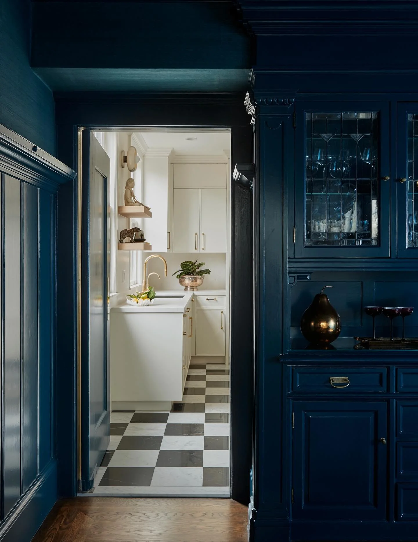 Mixing it up. When classic &ldquo;traditional&rdquo; meets modern new in our &ldquo;Dolce Vita&rdquo; project, it makes for an exciting combo!  We renovated this Edwardian in the coveted Jordan Heights neighborhood of San Francisco, this year, more p