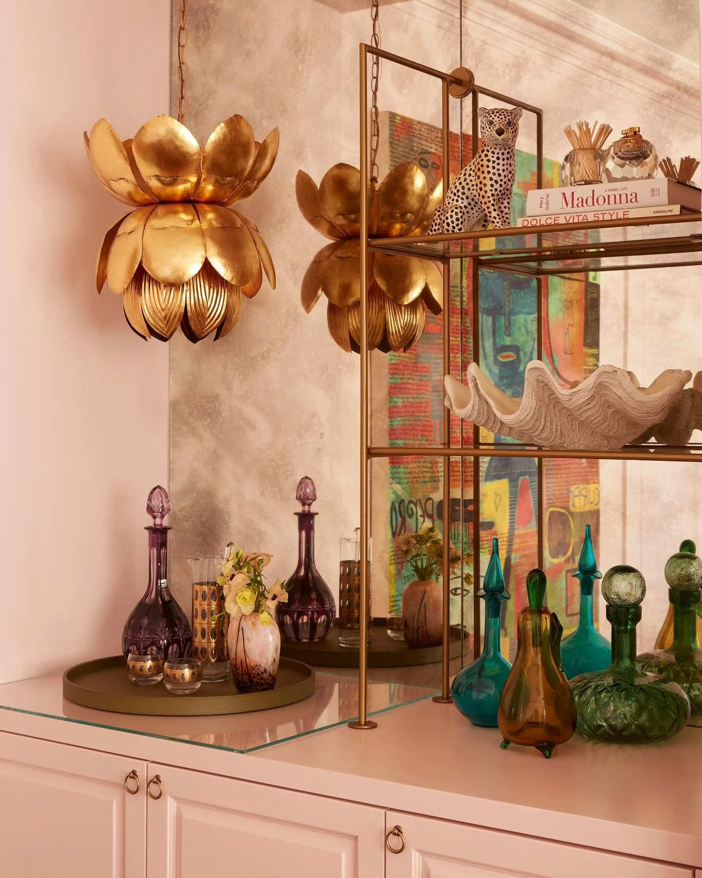 I don&rsquo;t know about you but happy Fri yeah ! This dreamy spot is begging the question? What cocktail would you want to enjoy here ? I would love to know 💗  1. French 75  2. Ros&eacute; champagne  3. Espresso martini ?  #vintage #hollywoodglam  