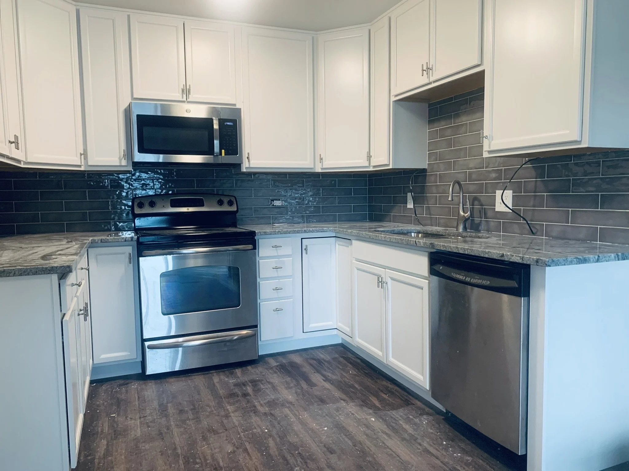 This kitchen remodel in the Thornton area proves you don’t need a large budget to achieve a beautiful space. Designed with affordability in mind, it delivers a clean, modern look without breaking the bank.