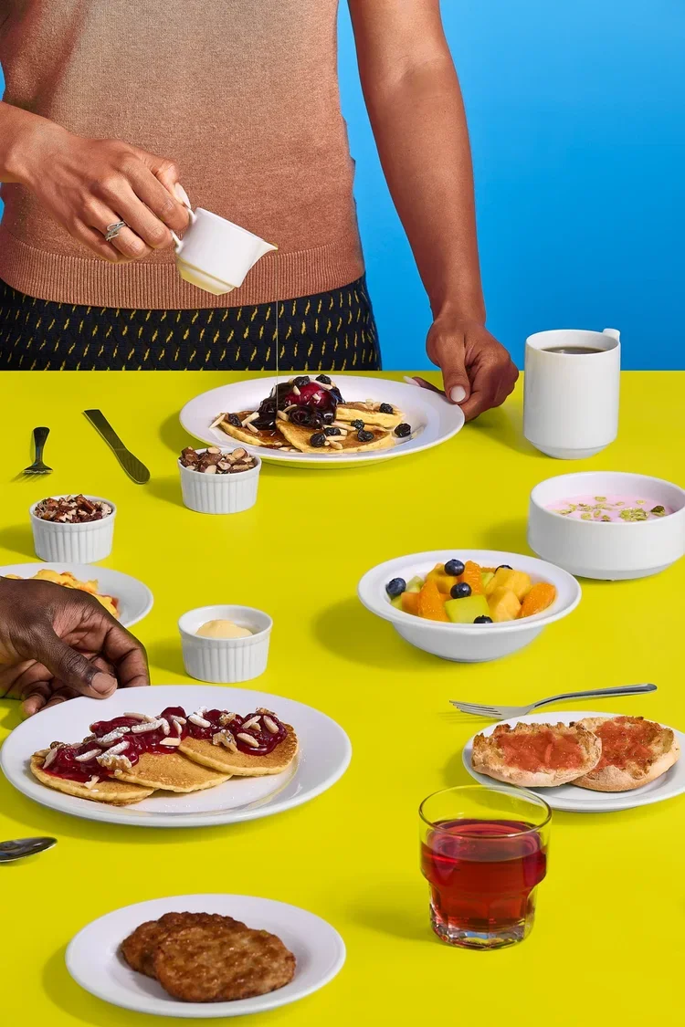 Portrait+Young+Couple+Healthy+Breakfast.webp