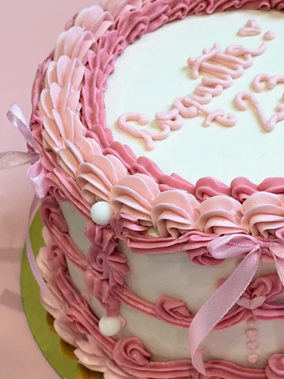 🎂 Imagine ton g&acirc;teau et nous le r&eacute;alisons pour toi 💕
Des cr&eacute;ations personnalis&eacute;es, d&eacute;licates et faites sp&eacute;cialement pour toi ✨

🎂 Dream your cake and we&rsquo;ll bring it to life 💕
Custom designs, delicate