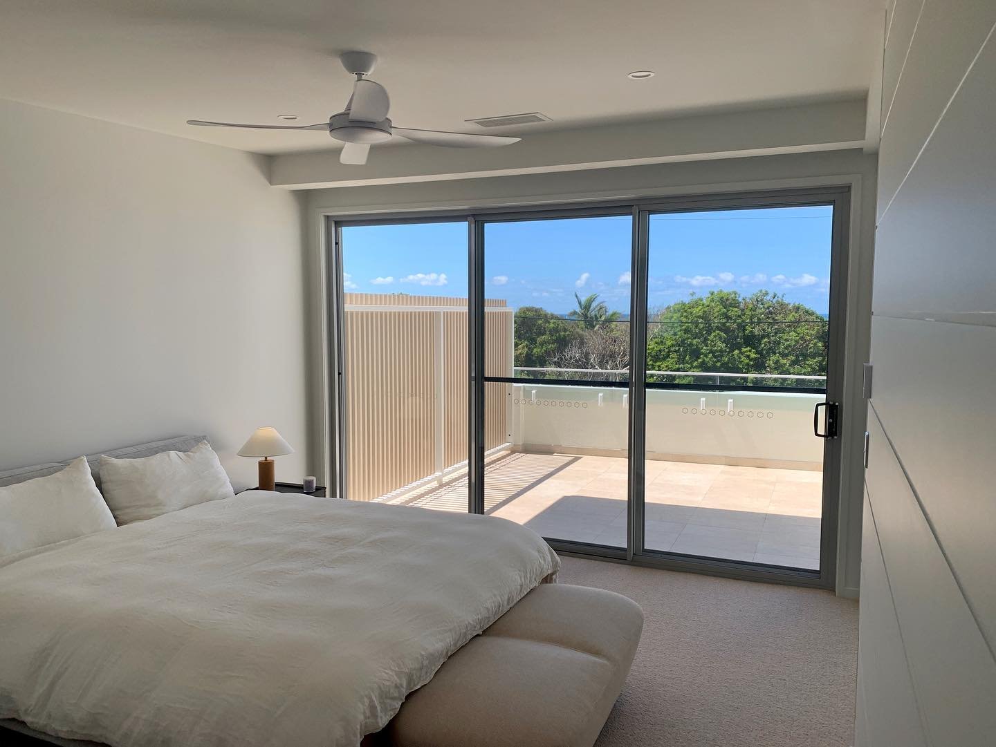 ✨Before &amp; After Transformation✨ 

Swip➡️ to see how sheer and blockout curtains 
Completely transformed this space!

Our client wanted the perfect balance of soft
Natural light during the day and total privacy at
Night -and we delivered 🌙☀️

The
