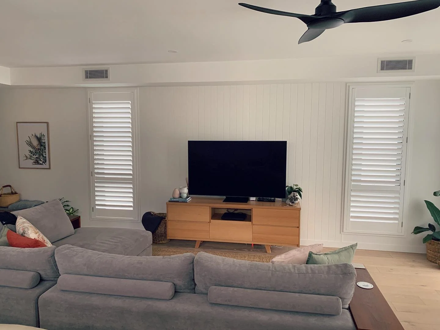 Another shutter install completed today in kingscliff
White Harwood timber shutters painted with 2pack  polyurethane  paint @two_australia 
#shutters #white #whiteshutters #timbershutters #hardwoodshutters #notbasswood #kingscliff #casuarina #norther