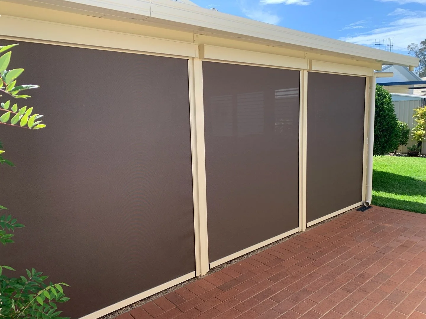Recently finished installing @zipscreen_ 
On this outdoor pergola..
Customer wanted to match the existing aluminium frame work to the zip screens side Chanel&rsquo;s and head box which we had to get custom powder coated to match.

#zipscreen #portmac