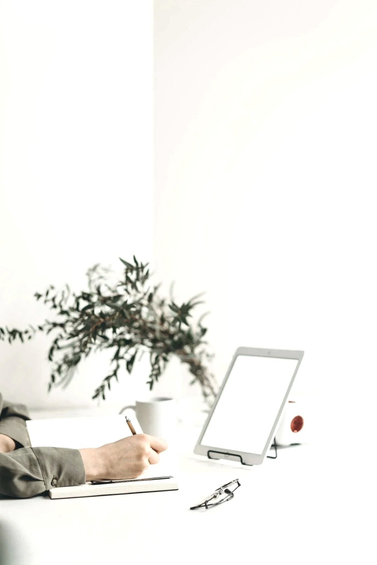 Notebook and tablet on a white desk used by Gennix while delivering Managed IT Services Vancouver to small and mid-sized businesses.