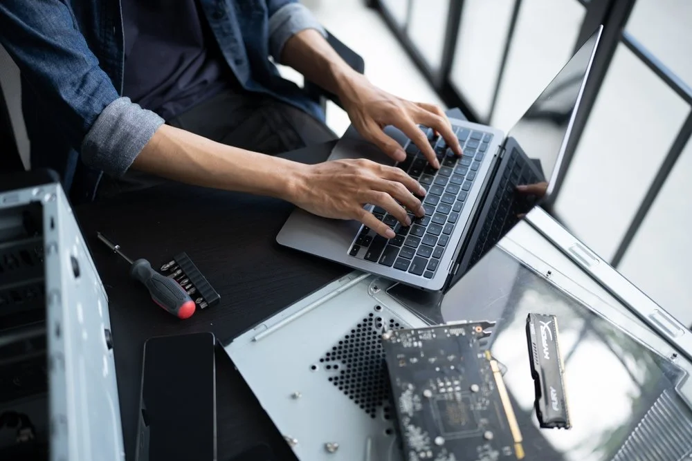 Gennix IT support specialist monitoring systems and providing IT support for small business clients across Vancouver and the Lower Mainland