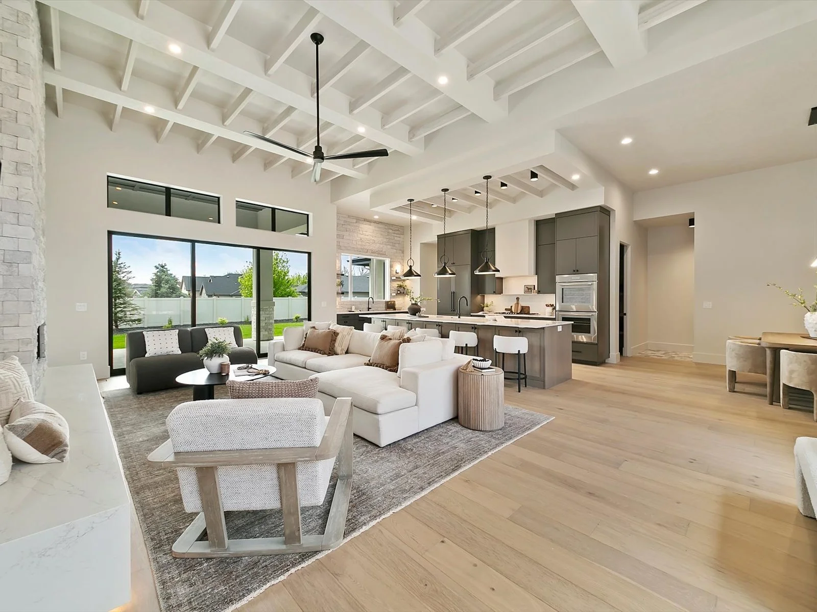 03-6241 Strant001.jpg