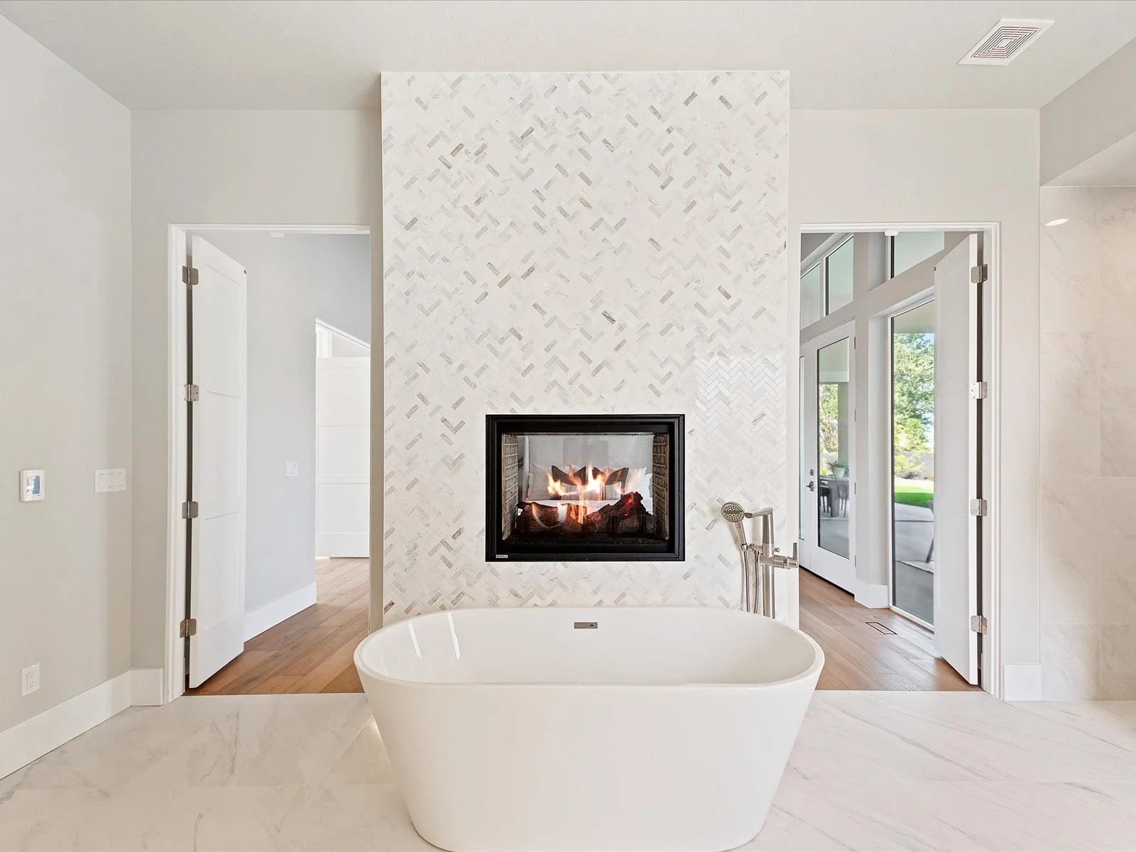 Eagle Luxury Homes 00041.jpg