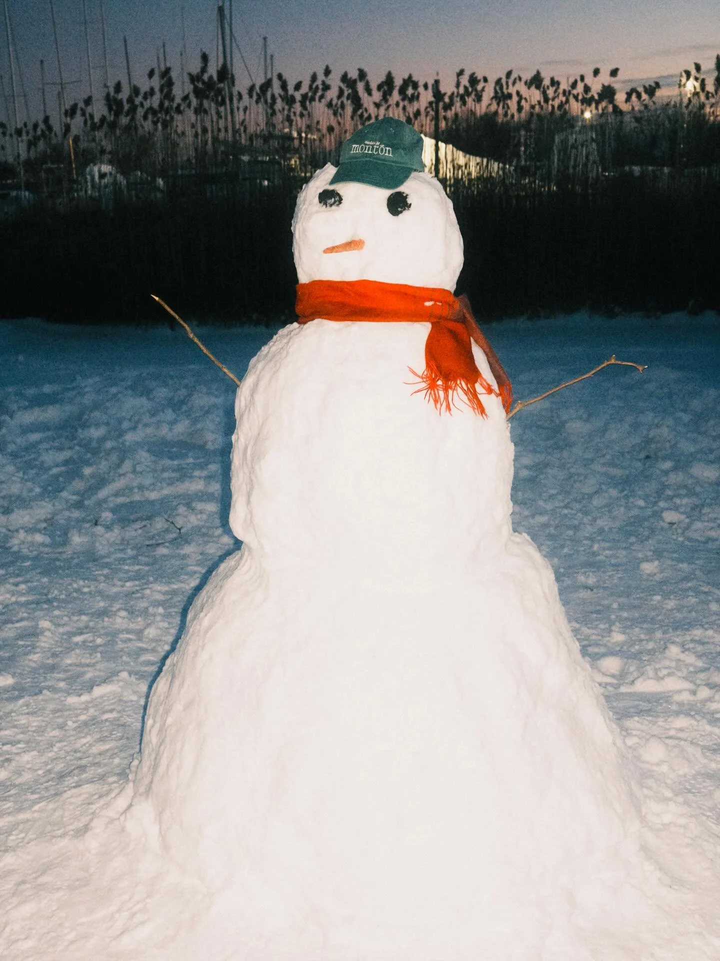 We hope you&rsquo;re having a mont&oacute;n of joy this holiday season! ❄️ While our ovens are cooling down for a quick winter break, we&rsquo;re keeping busy building some &lsquo;floured&rsquo; friends in the snow. ⛄️ We can&rsquo;t wait to see you 