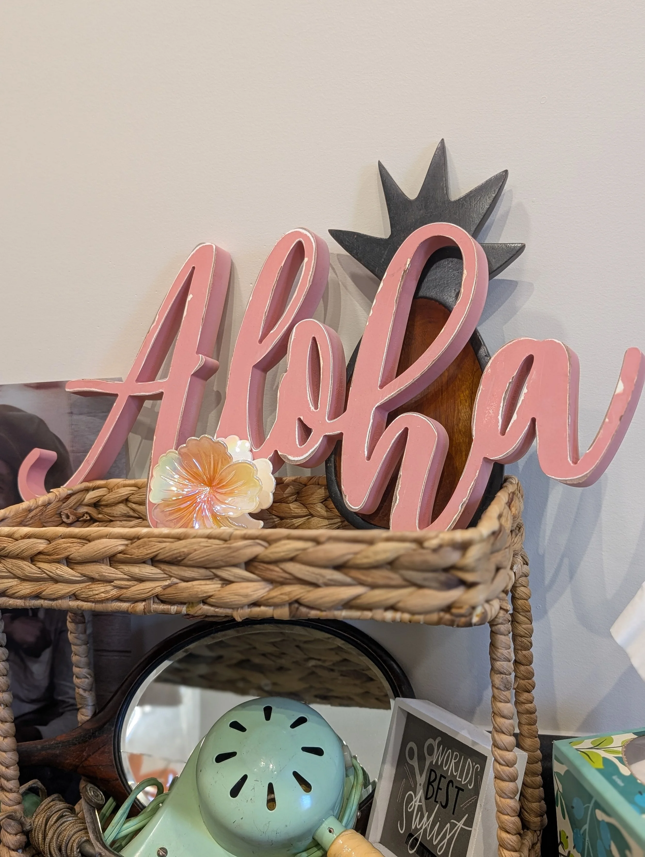 pink aloha sign welcomes you in Mana Style Co located in Studio 44 Beauty & Wellness Suites
