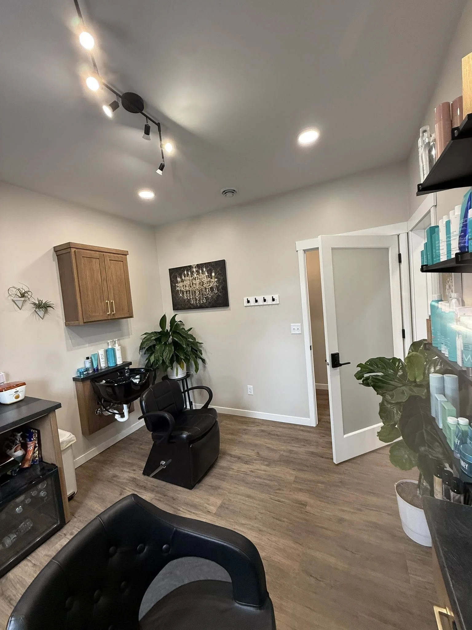 The Flow Suite offers hair, lash, permanent jewelry, waxing and more in Red Wing, Minnesota