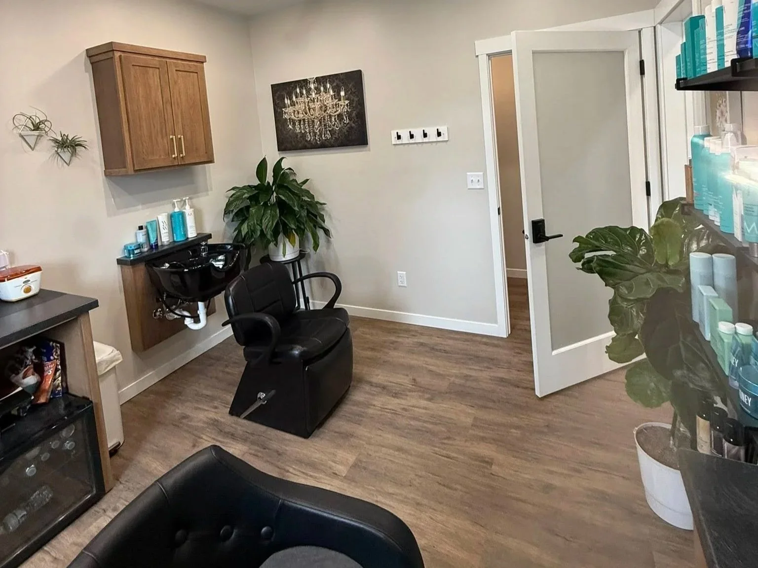 Studio 44 beauty and wellness suites. The Flow by Leah Gilbertson will refresh your hair, beauty and confidence in Red Wing, Minnesota