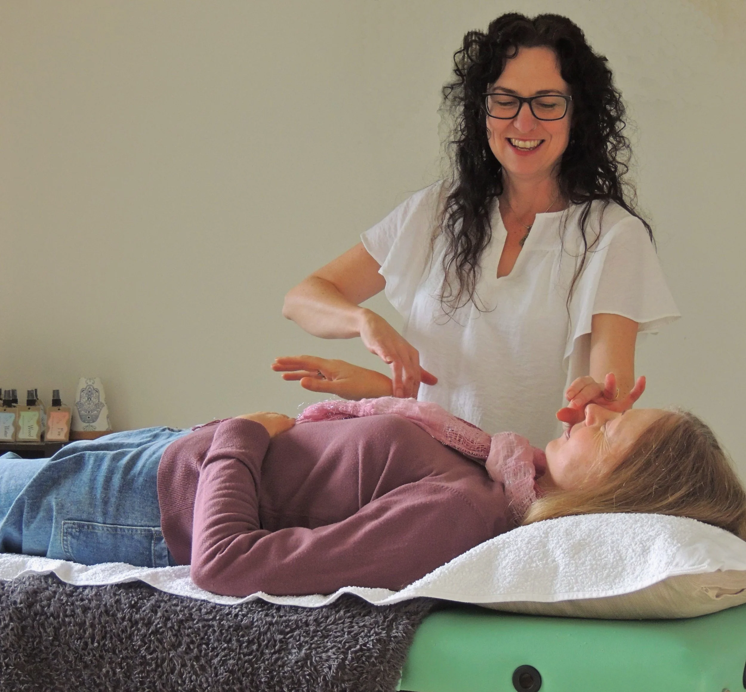 Kinesiologist performing muscle testing during a kinesiology session