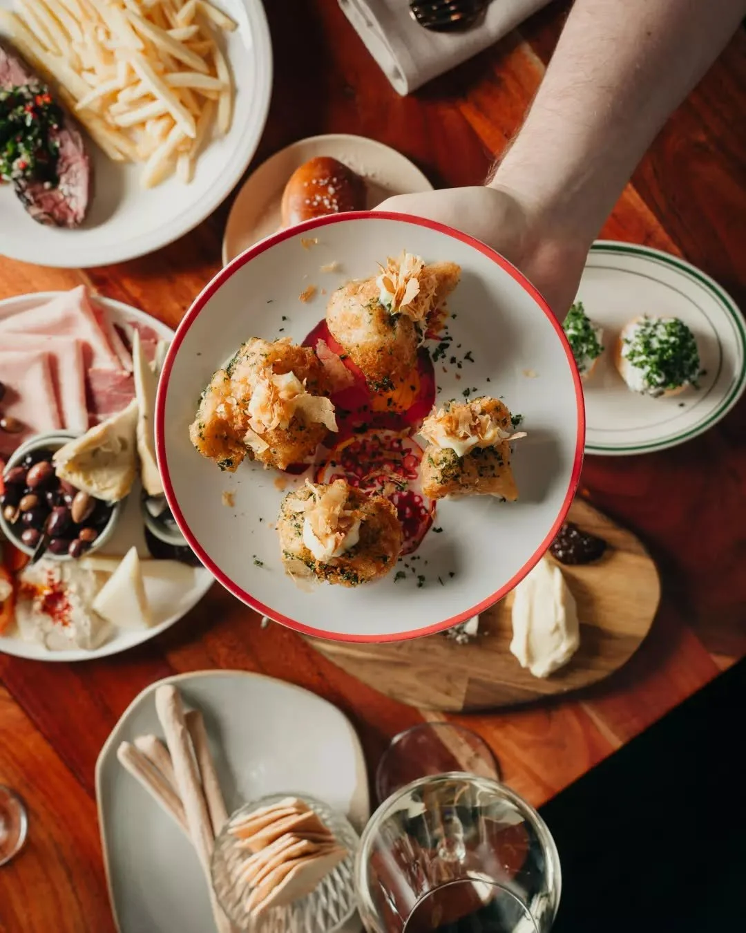 Crispy, light, and packed with flavour. Tempura lions mane mushrooms done right.

Want to make a booking? Link in bio!

📍 8 Station St, Seaford VIC 3198