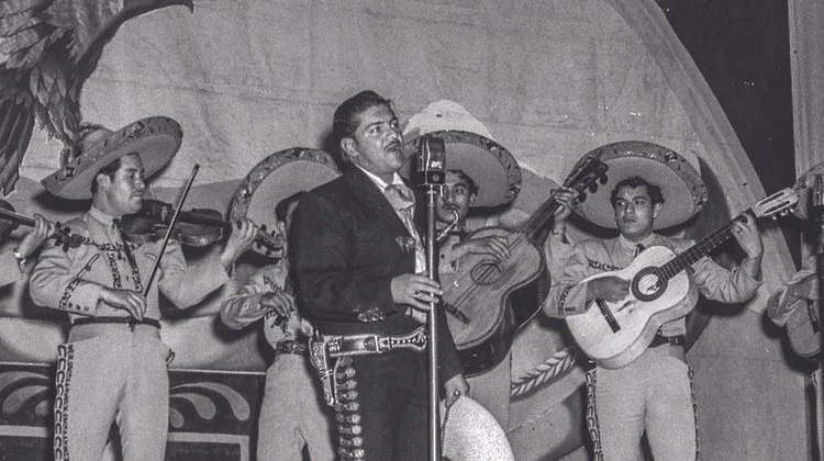 jose_alfredo_y_mariachis.jpg