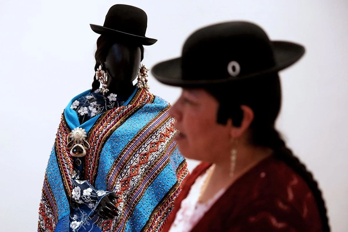 mujeres-de-trenzas-ropa-e-identidades-de-las-cholas-pacenas.jpg