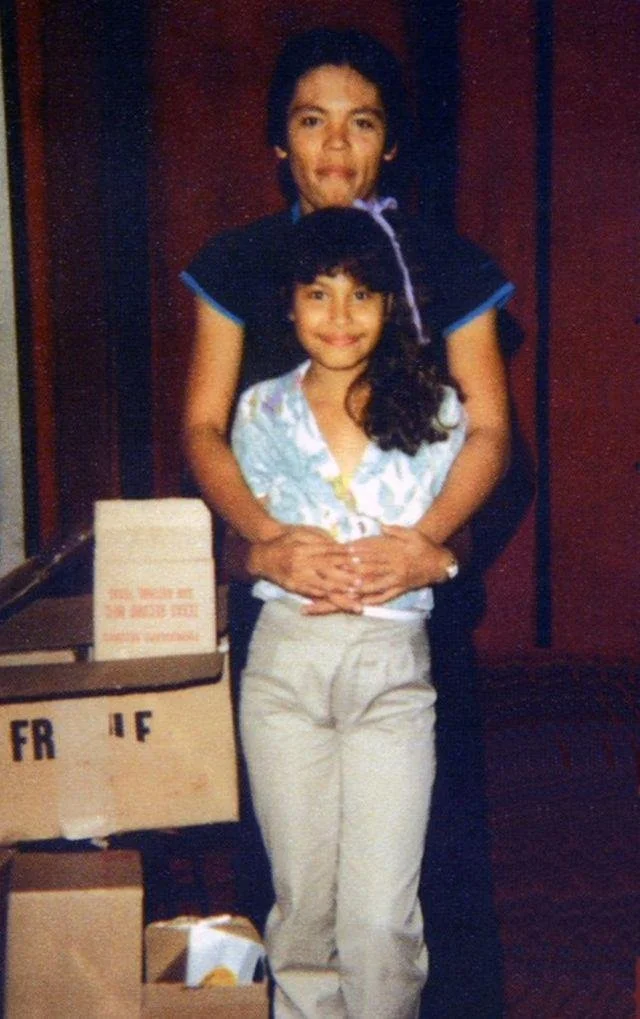 selena-when-she-was-a-baby-and-little-girl-v0-dpjt43bjzdfd1.jpg